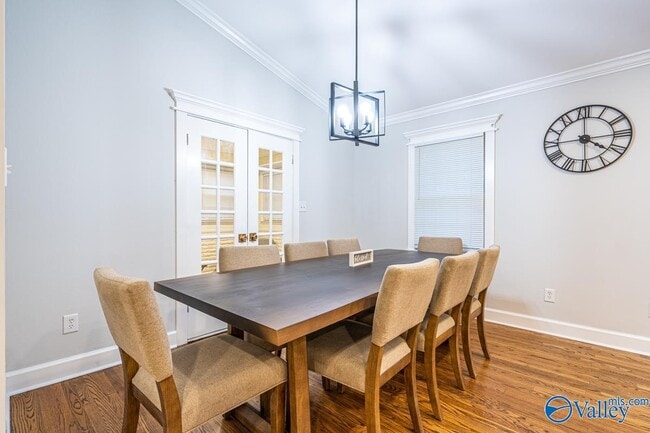 Building Photo - 702 Chambers Dr NE