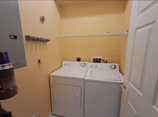 Building Photo - 7880 Lake Sawgrass Loop