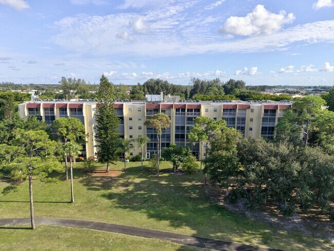 Building Photo - 3810 Via Poinciana