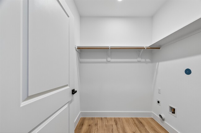 Building Photo - 3319 Nettleton St