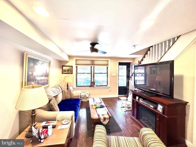 Building Photo - 2830 Castor Ave