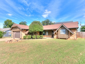 Building Photo - 6428 N Harvard Ave