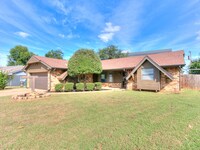 Building Photo - 6428 N Harvard Ave