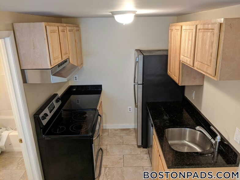 Building Photo - 385 Dorchester St