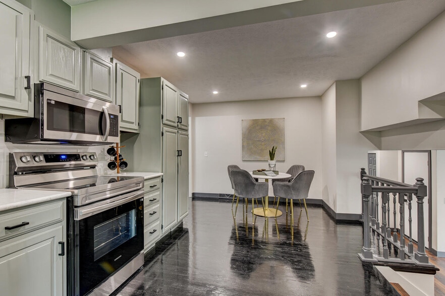 Kitchenette - 11680 Meredith Ave