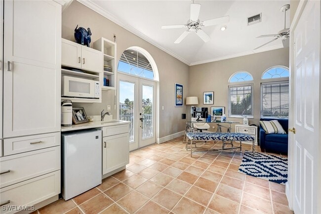 Building Photo - 911 Giralda Ct