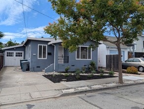Building Photo - 533 Oak Ave
