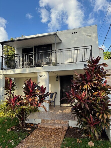 Building Photo - 1655 SW 23rd Ave
