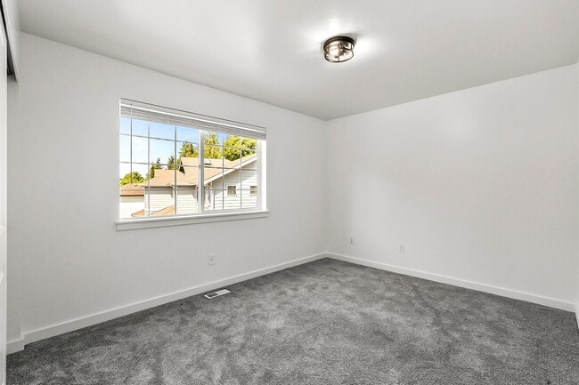 Building Photo - ? Spacious Snohomish Home with Luxury Features & Room to Live! ?