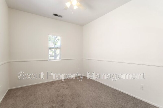 Building Photo - 37775 Amber Ln