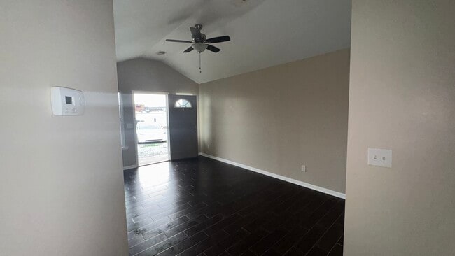 Building Photo - 108 Bailey Ave