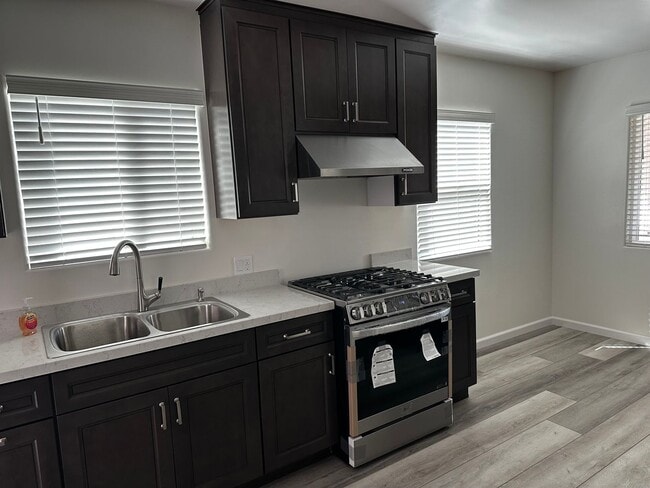 Building Photo - Newly remodeled three bedroom house in Wilmington ready to rent!