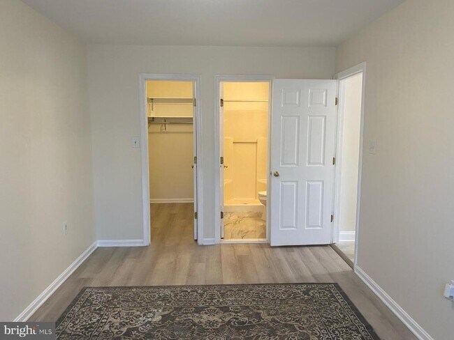 Building Photo - 9470 Scarlet Oak Dr