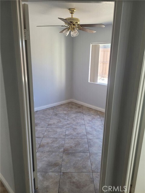 Building Photo - 18885 Oakview Way