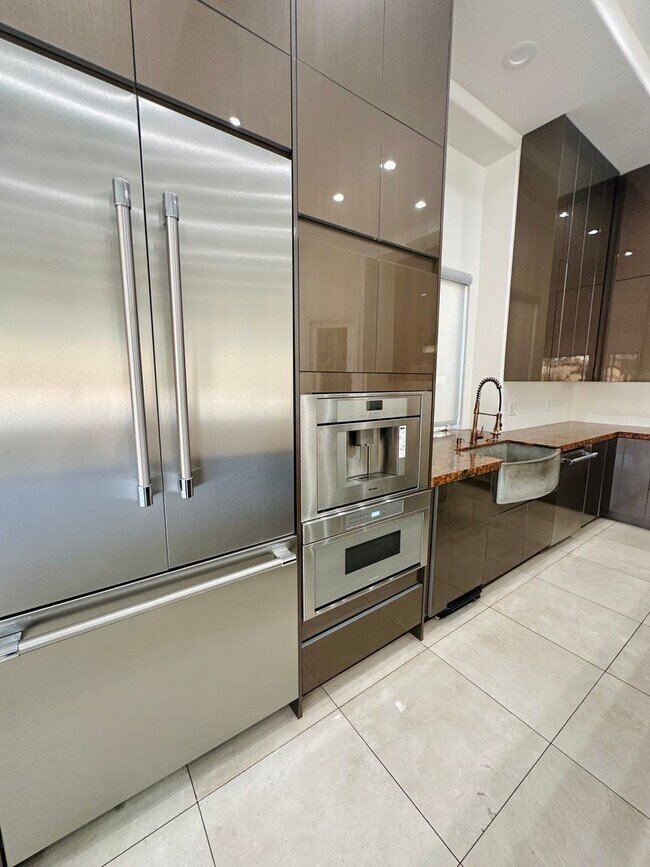 Building Photo - Stunning home with pool in prestigious Eagle Hills!