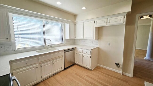 Building Photo - 11921 Shady Trail Ln