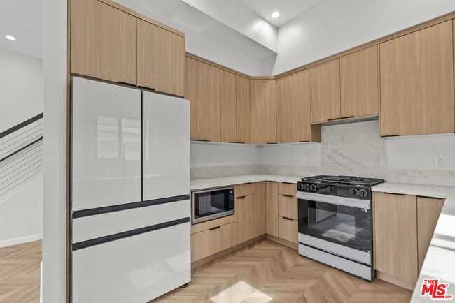 Building Photo - 10006 Odessa Ave