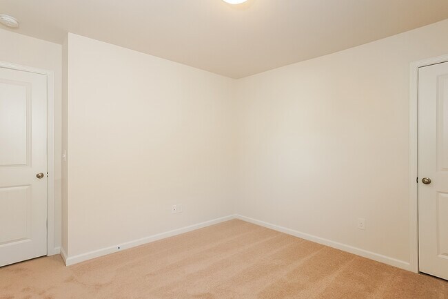 Building Photo - 846 Delta Ln