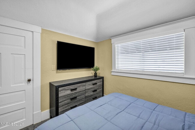 Building Photo - 33 W 8th St