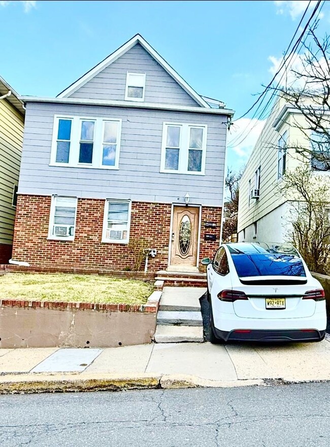 Primary Photo - 7106 Cottage Ave