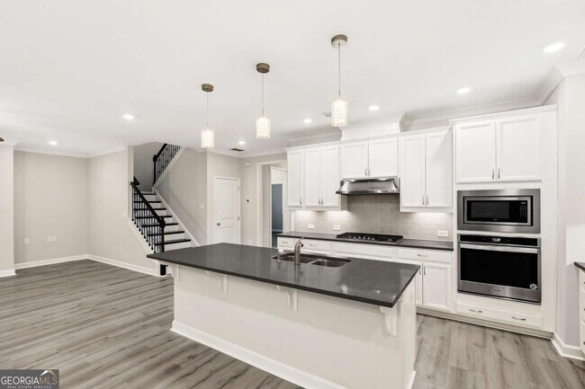 Building Photo - 520 Cresentry Brook