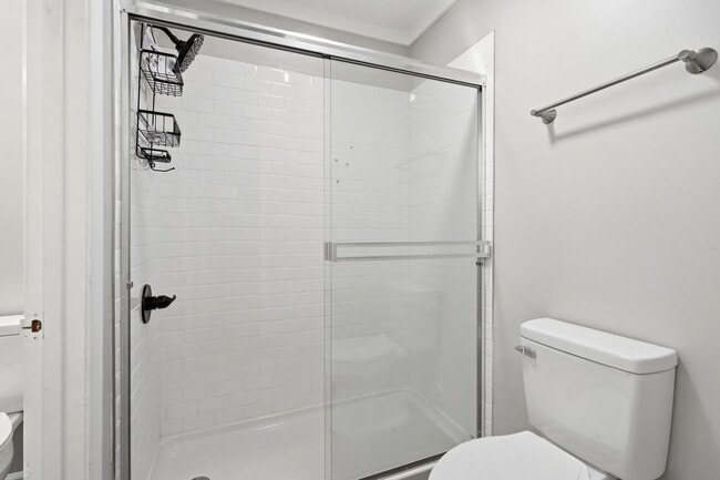 Building Photo - Renovated Ranch on a Quiet Cul-de-Sac with Vaulted Ceilings & Private Backyard