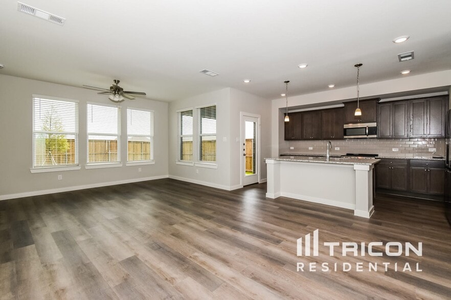 Building Photo - 2589 Dulaney Dr