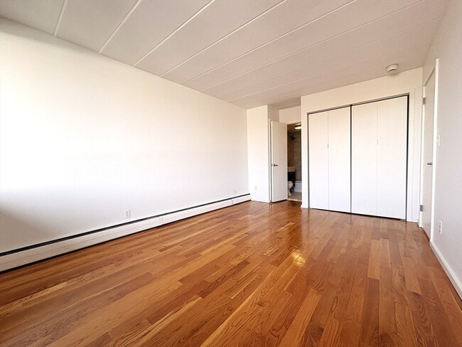 Building Photo - 345 Harvard St