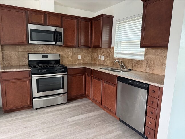 Building Photo - 738 Arvana St