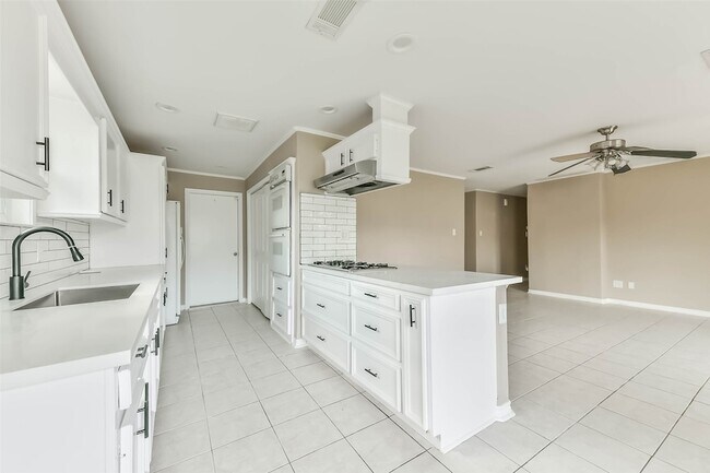 Building Photo - 10906 Sageorchard Ln