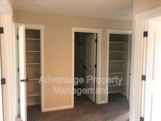 Building Photo - 5836 NE Chandra Ct