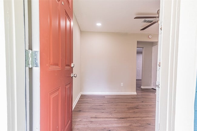 Building Photo - 2110 N Galveston Ave