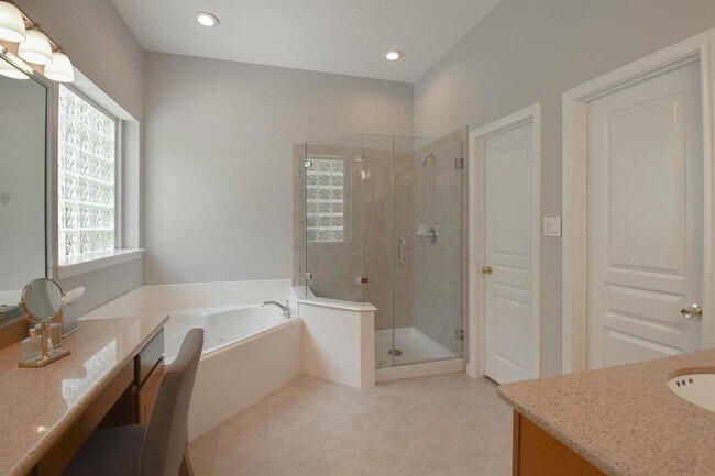 Building Photo - 7 E Shale Creek Cir