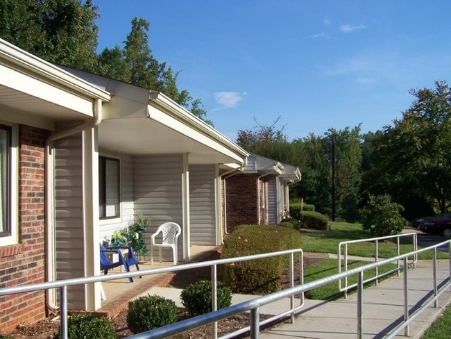 Primary Photo - Benchmark Apartments