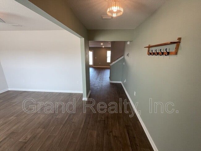 Building Photo - 5520 Lancelot Trl