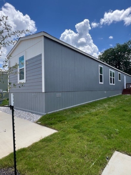 Building Photo - 15803 S Flores St