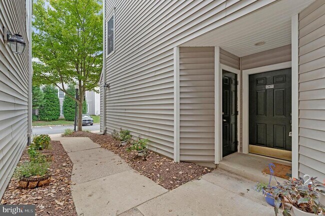 Building Photo - 12877 Fair Briar Ln
