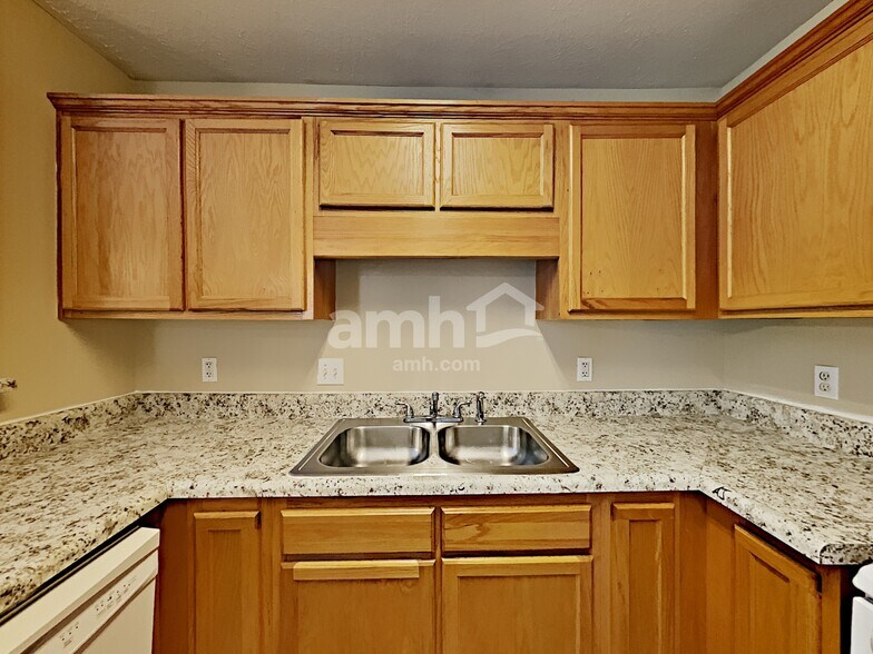 Building Photo - 1137 Benton Mason Dr