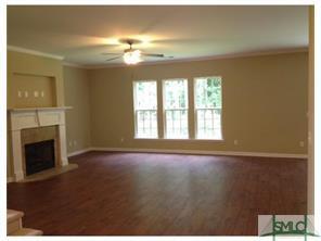 Building Photo - 5 bed 3 bath Home with a Fenced Yard and Hot Tub