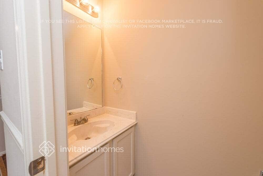 Building Photo - 15119 Manor Hill Dr
