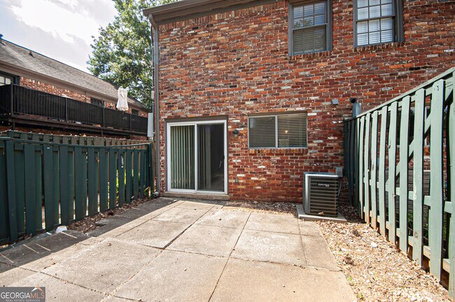 Building Photo - 3099 Colonial Way