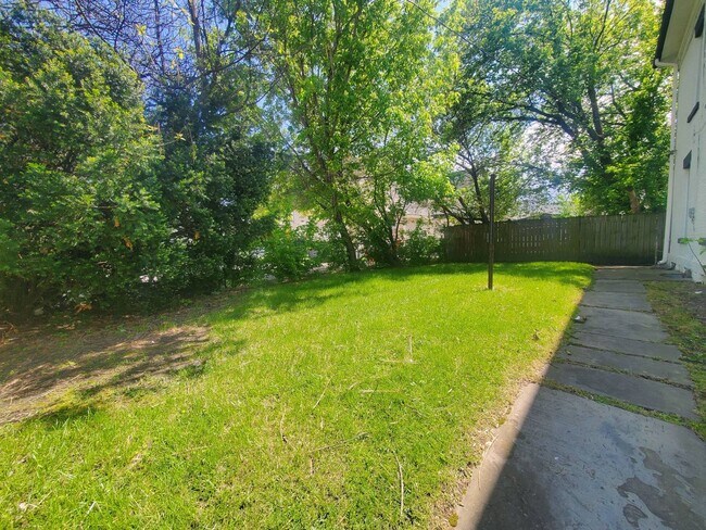 Building Photo - 7401/7311 Brinsmade Ave