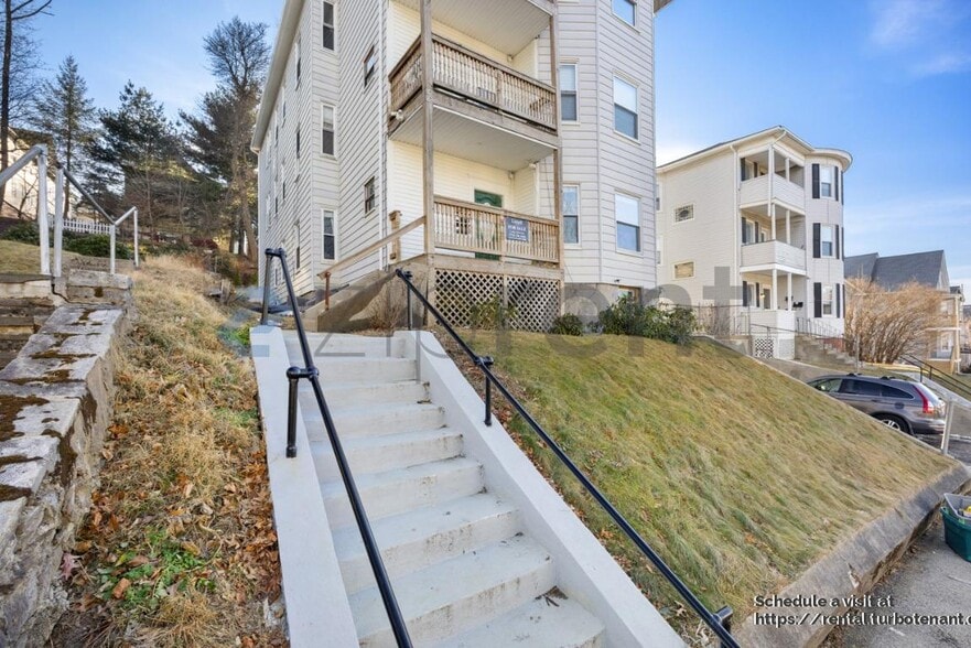 Building Photo - 82 Green Hill Pkwy