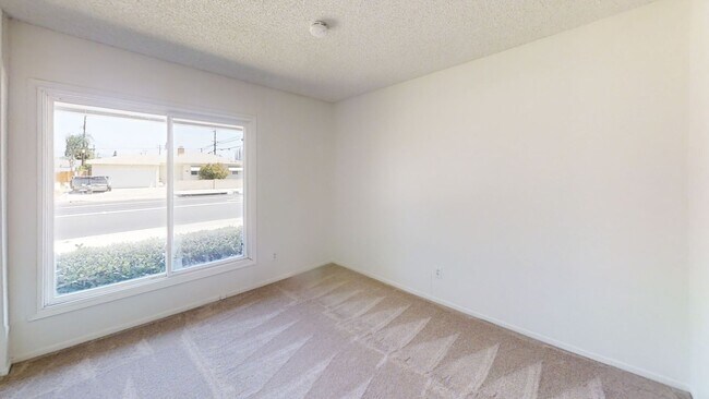 Building Photo - Spacious 4-Bedroom Home in the Heart of Or...