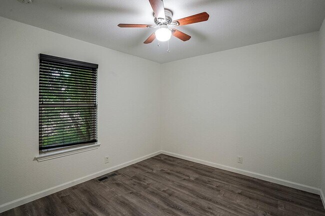 Building Photo - 7800 Northcrest Blvd
