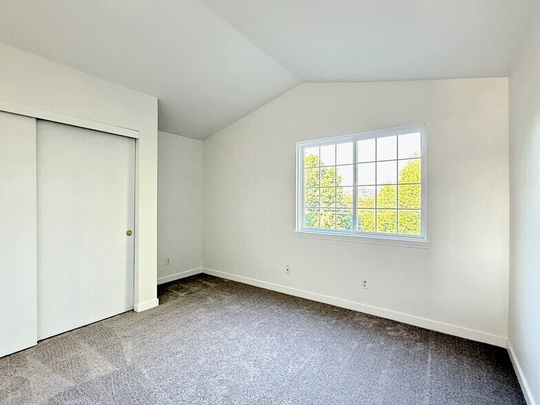 Building Photo - 4748 Southeast Milwaukie Avenue