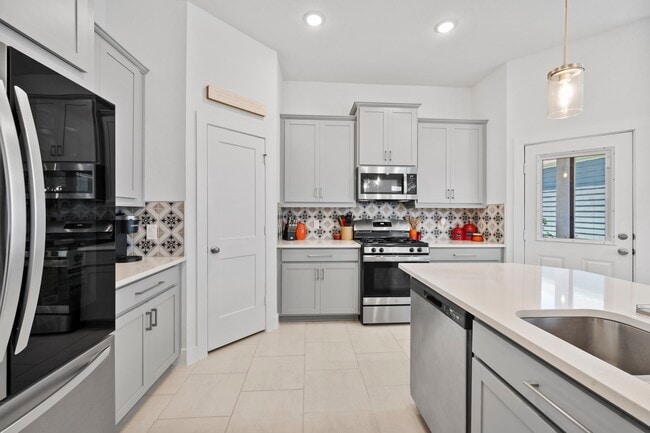 Building Photo - 7907 Starfish Arbor Dr