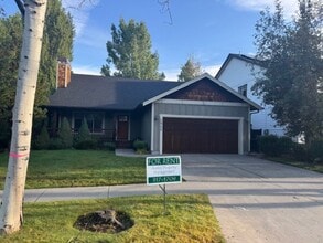 Building Photo - NW single level home