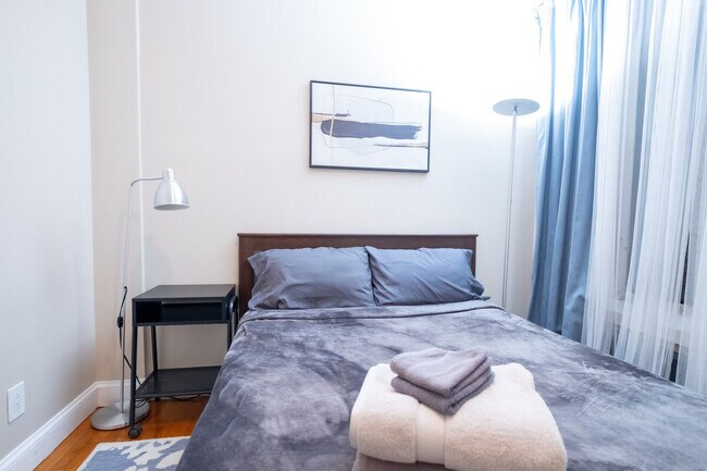 Building Photo - 230 W 113th St