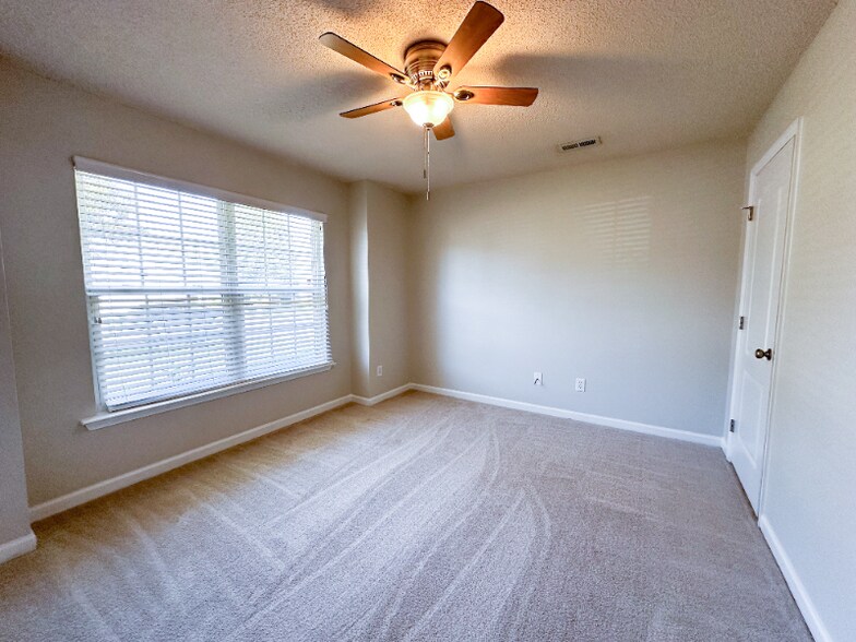 Building Photo - 118 Artesian Ln NW